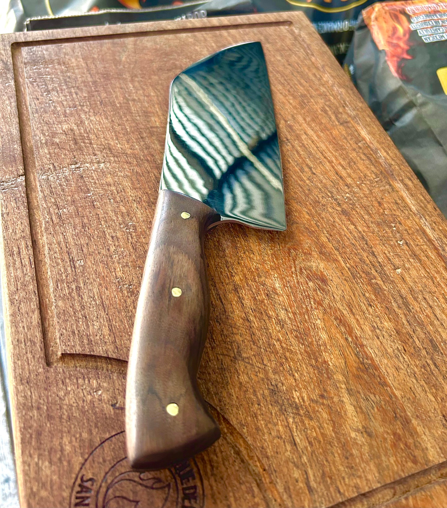 Cuchillo Artesanal estilo SB con mango de Nogal